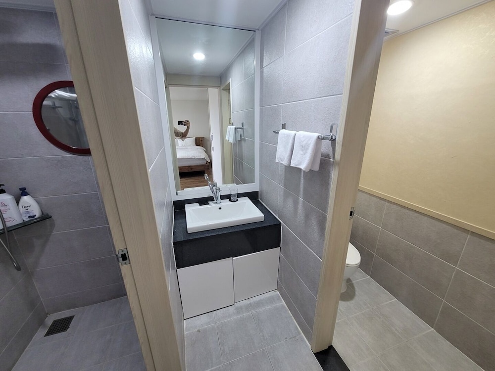 Cheonjiyeon Crystal Hotel 80/80
