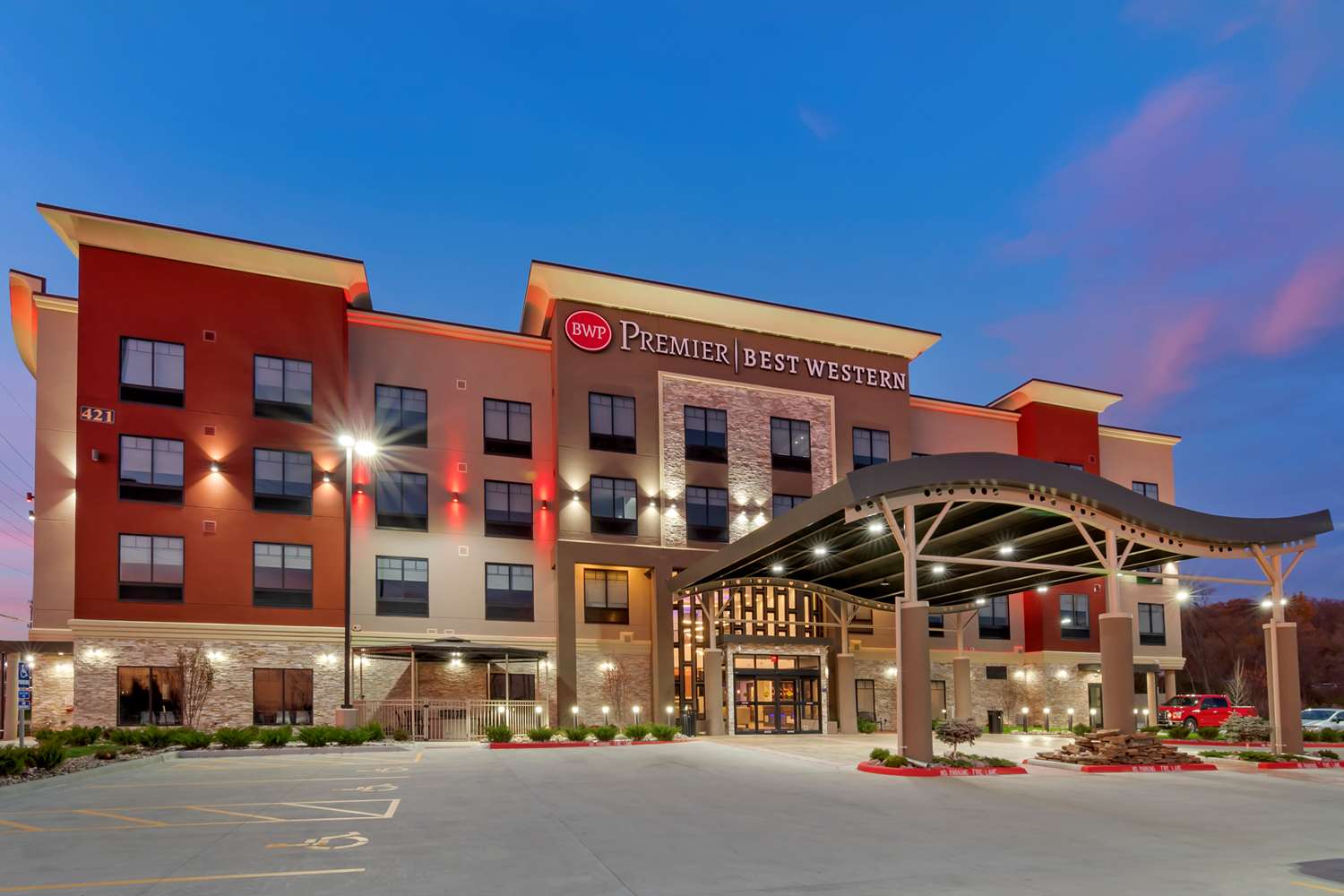 Best Western Premier Liberty Inn & Suites 4/48