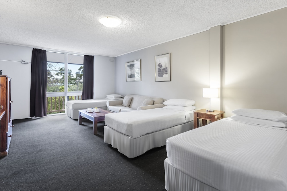 Dorset Gardens Hotel 10/49