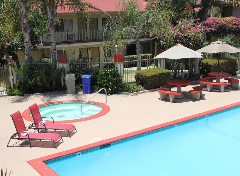 California Suites 5/55