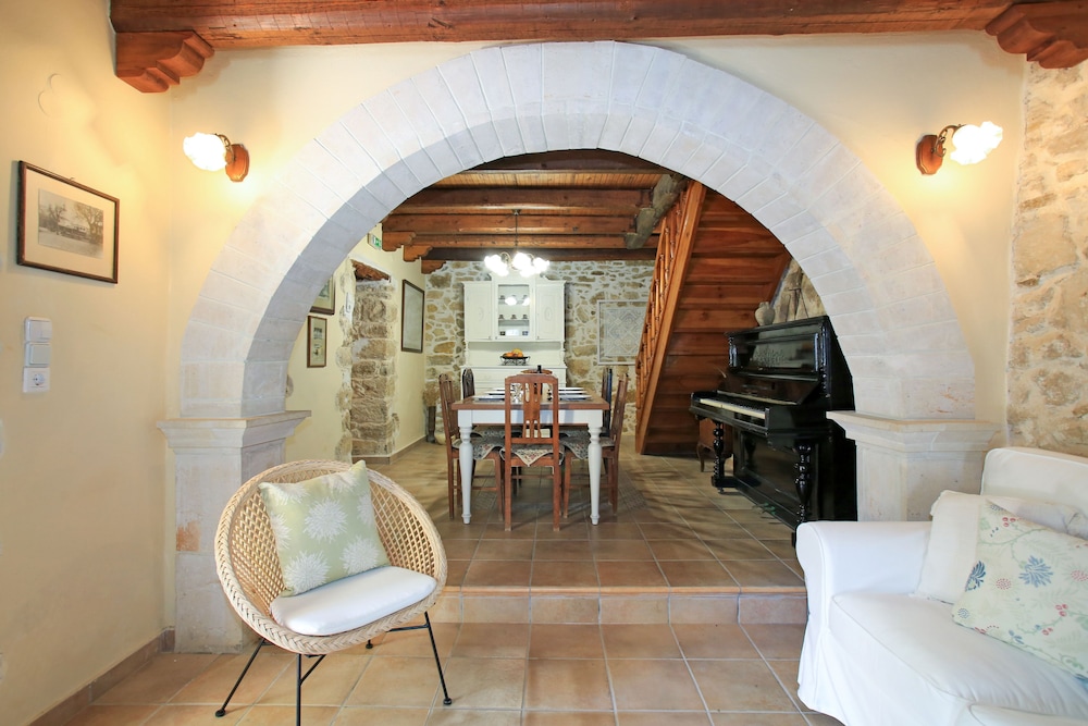 KAMILARI PASIPHAE VILLA 58/60