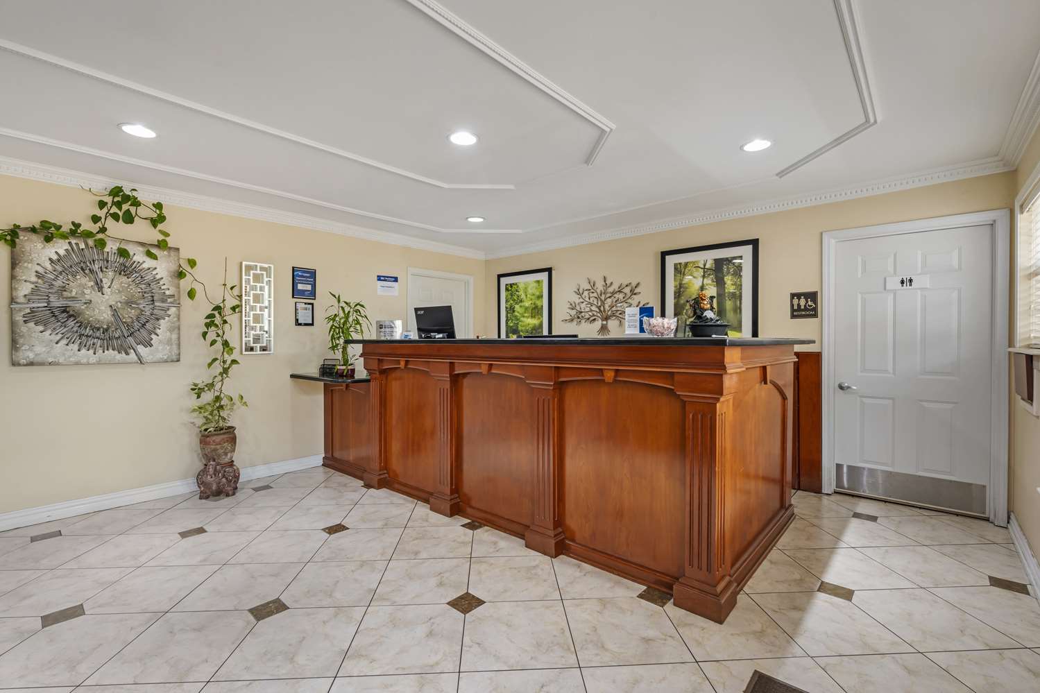 Best Western Pineywoods Inn 2/10