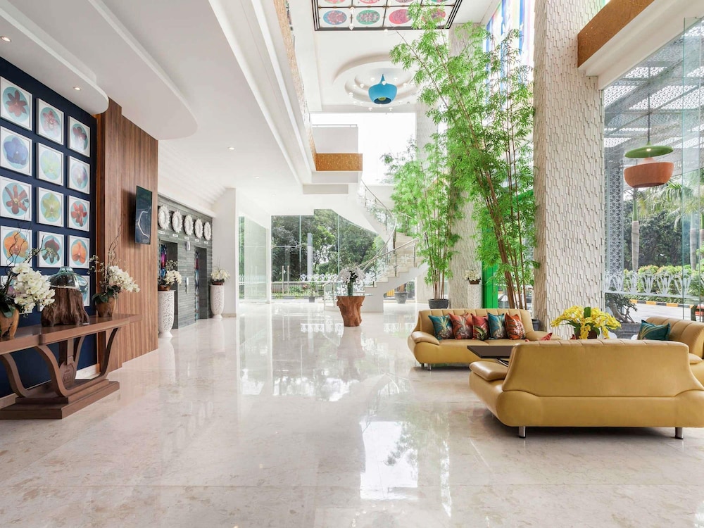 IBIS STYLES CIKARANG 10/35
