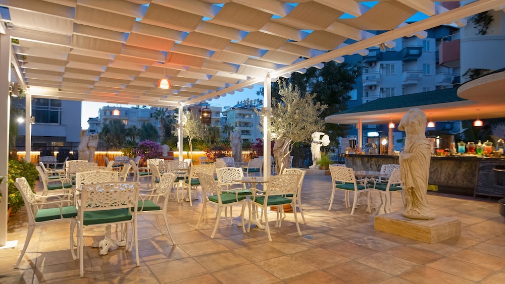 Antique Roman Palace - Adults Only Ultra All Inclusive 33/50