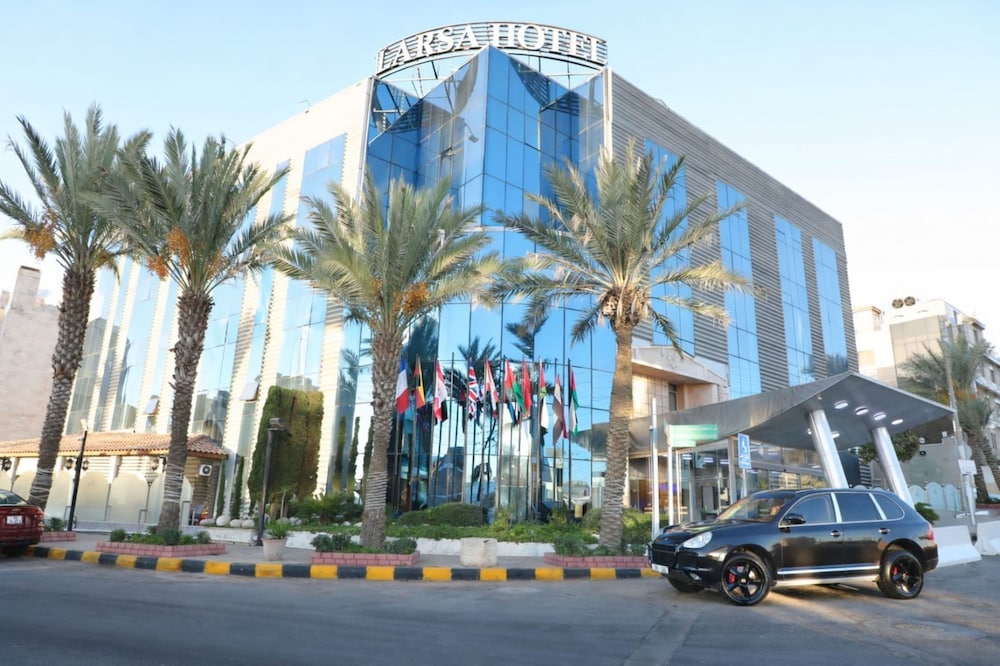 LARSA HOTEL 42/48