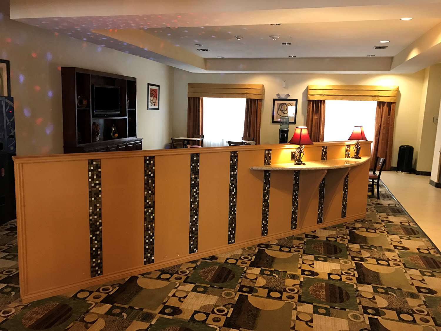 Hawthorn Extended Stay by Wyndham Port Arthur 3/6