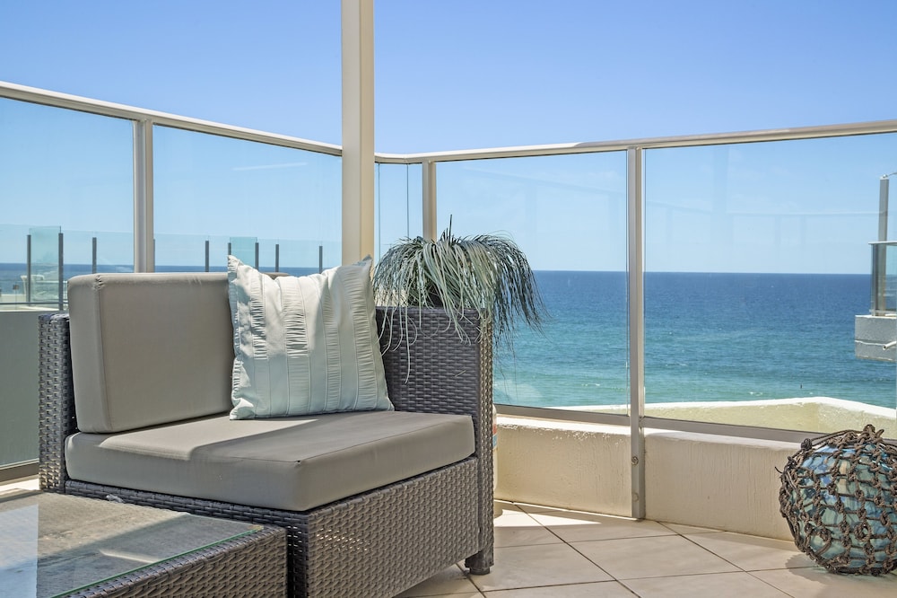 FORESHORE BEACHFRONT APARTMENTS 28/66