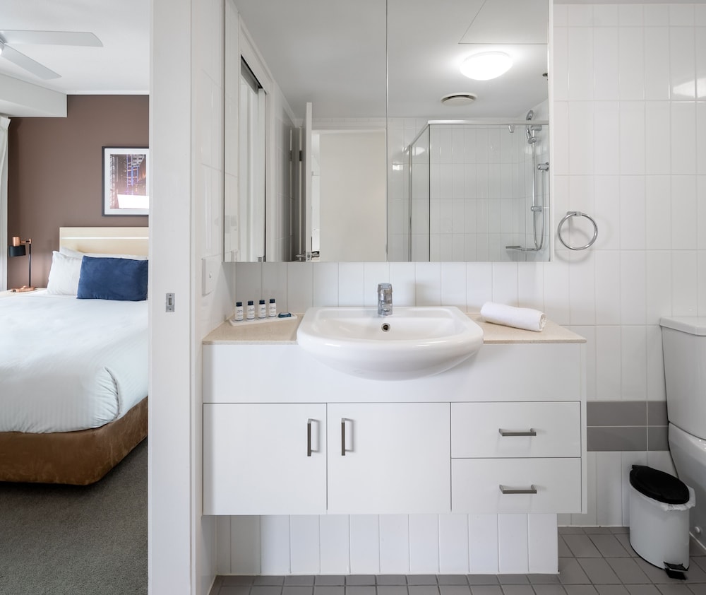 Oaks Brisbane Felix Suites 40/42