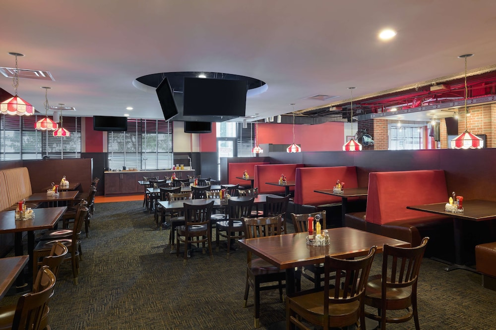 Hilton Garden Inn Bloomington, IN 54/78