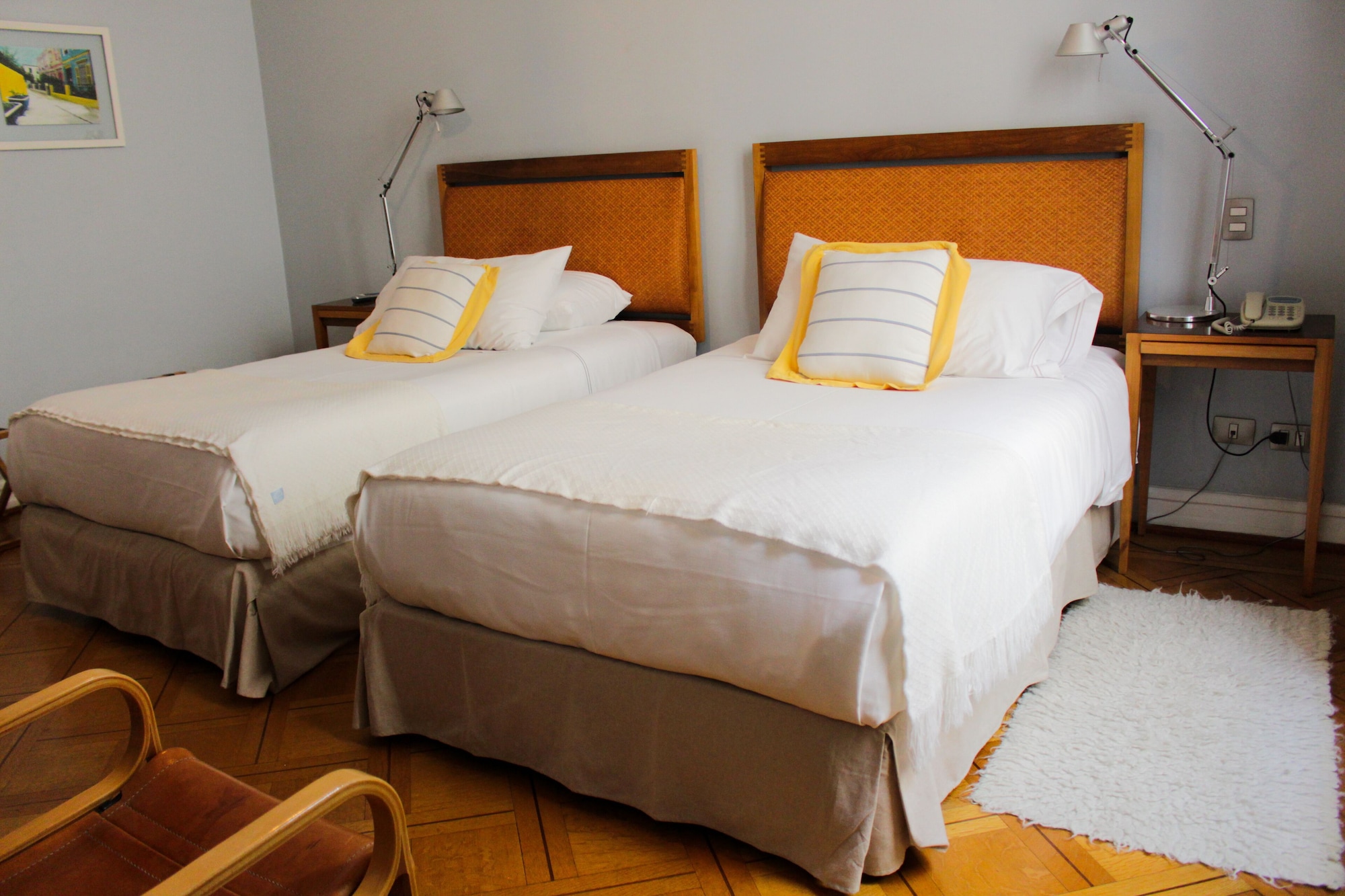 Glamour, Twin Beds