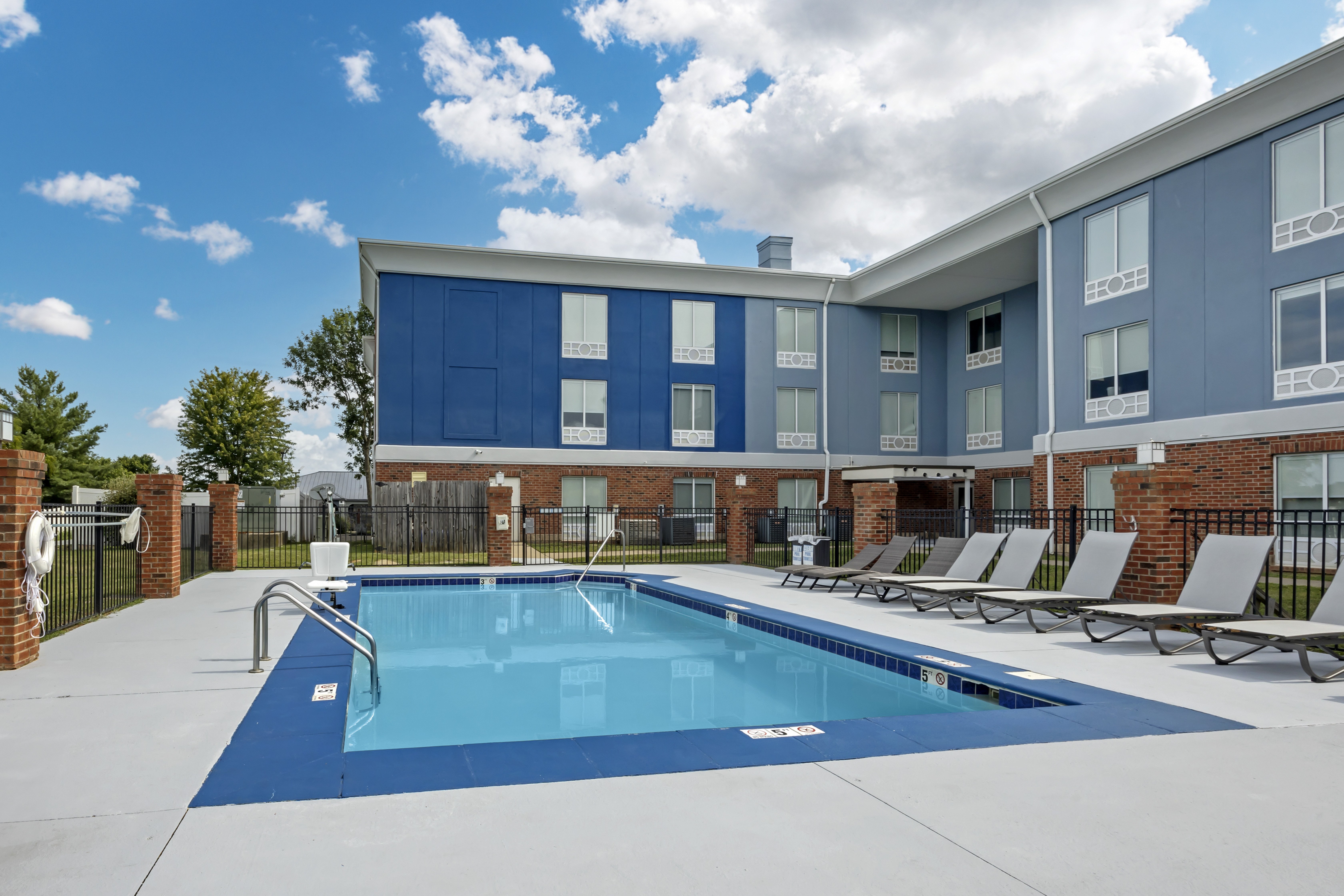 Holiday Inn Express White House 27/43