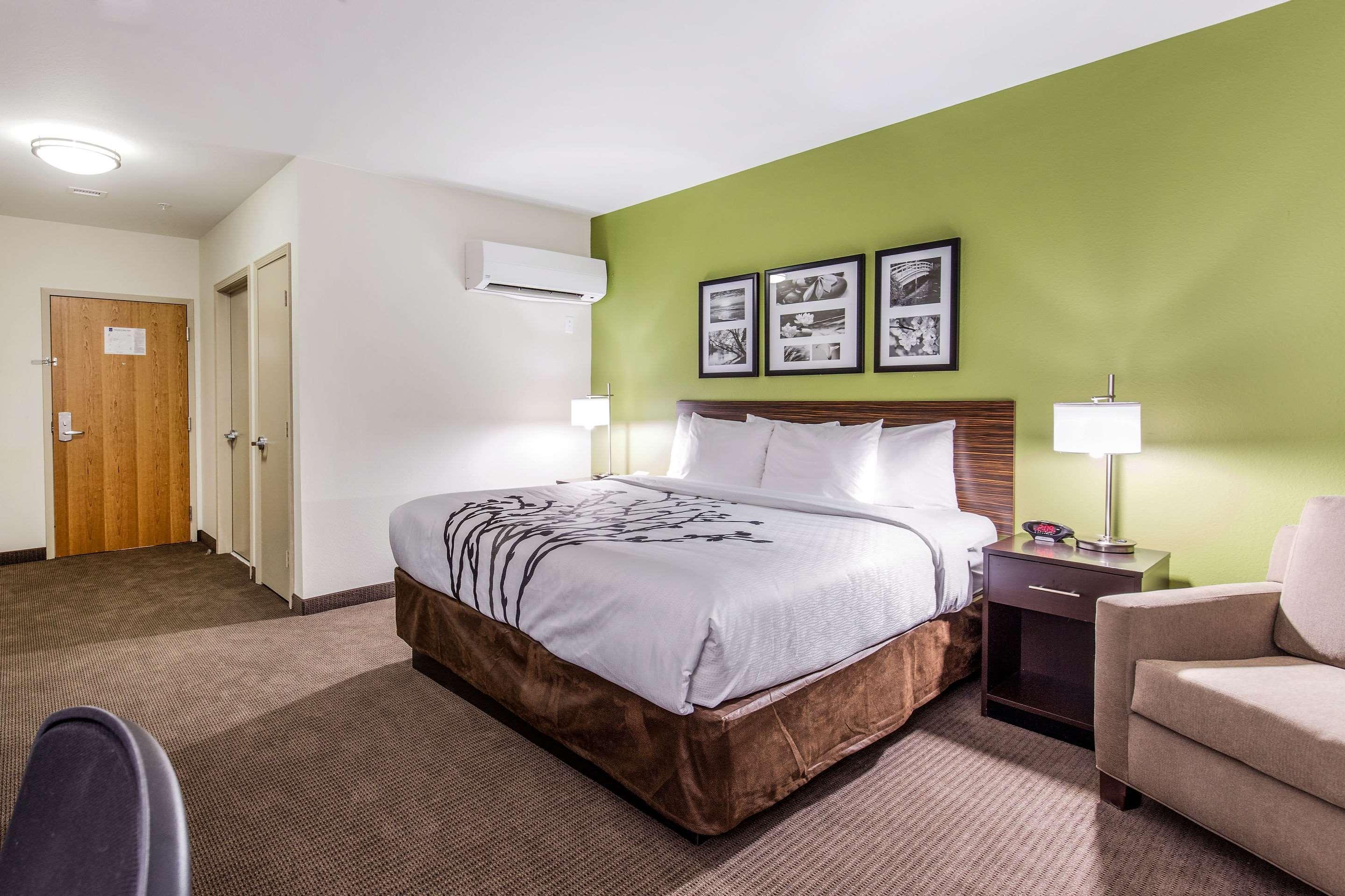 ROOM, KING BED