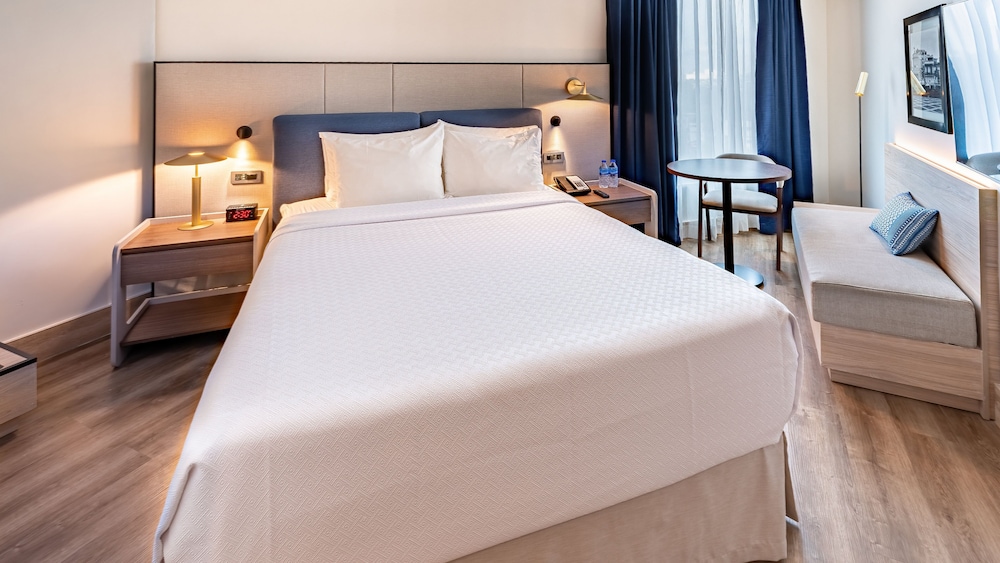 Crowne Plaza Santo Domingo (ex Intercontinental V Centenario Hotel) 24/71