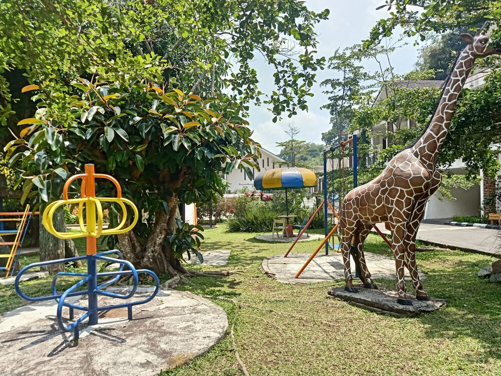 Zuri Resort Cipanas 18/24