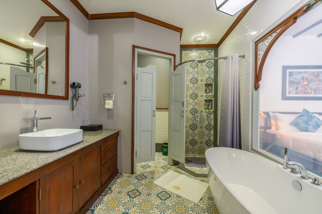 غرفة بسرير كينج بإطلالة على المسبح، Mybanlao Hotel 9/10