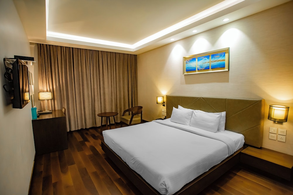 Room, Queen Bed, Valley View