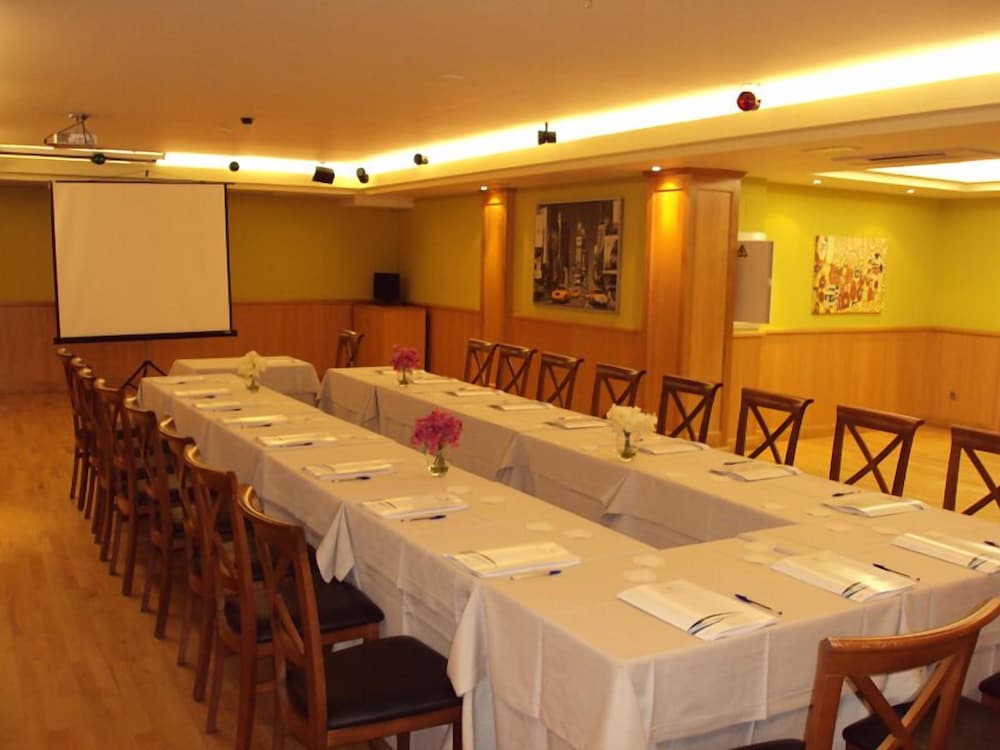 Hotel Balneario La Hermida 39/43