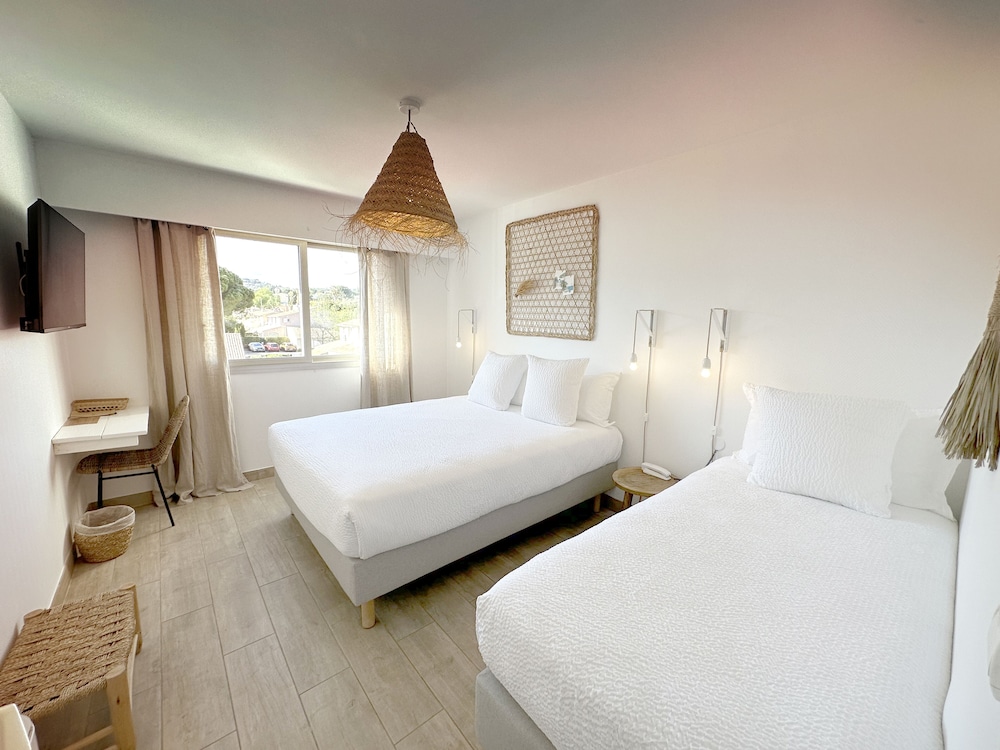 ROOM, TRIPLE