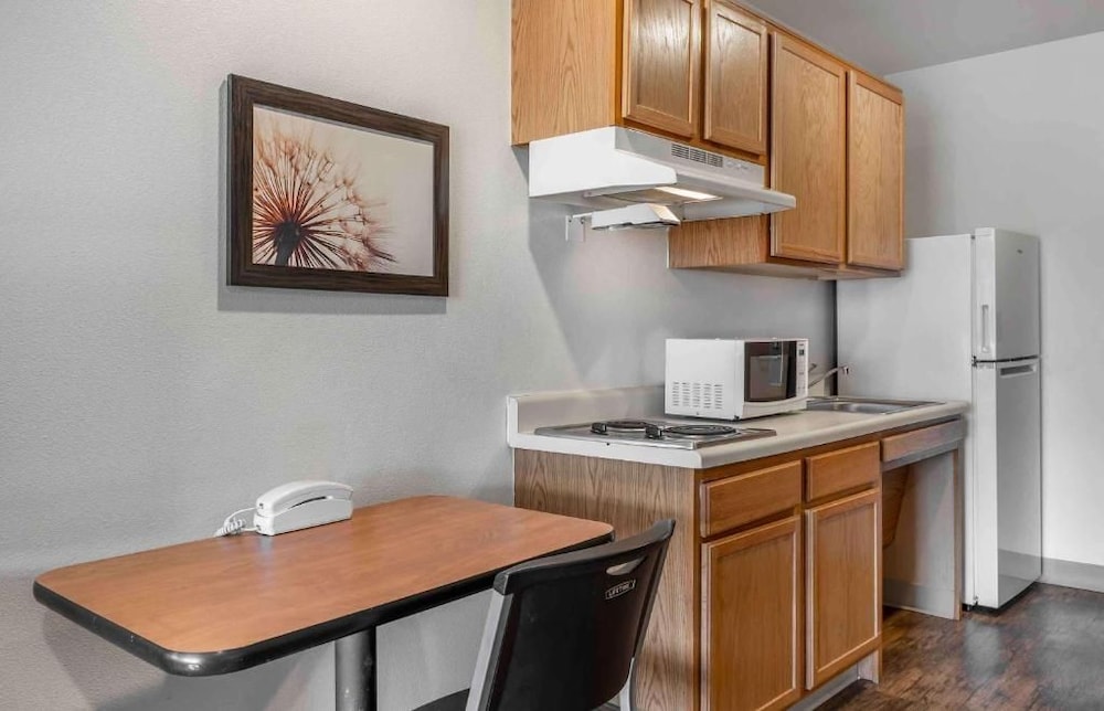 Studio 6 Extended Stay Wichita South KS 37/51