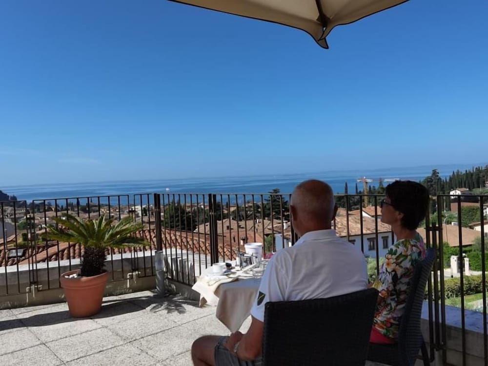 Hotel Villa Cà Nova 37/41