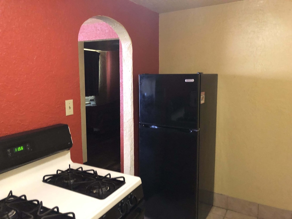 Economy Inn 22/24