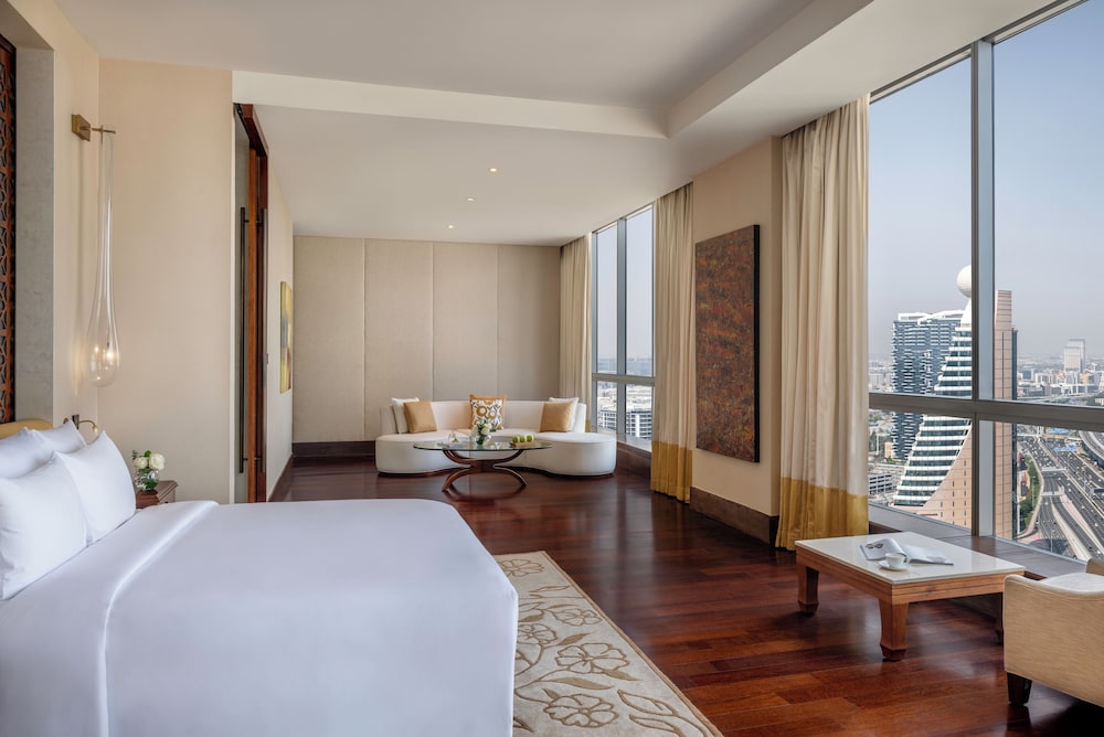 ROYAL, PENTHOUSE SUITE