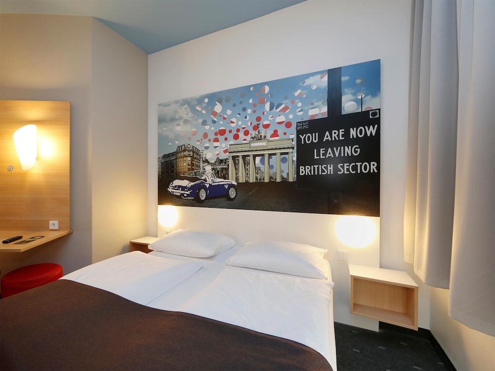 غرفة رباعية بسرير مزدوج وسرير بطابقين، B&B Hotel Berlin-Charlottenburg 2/4