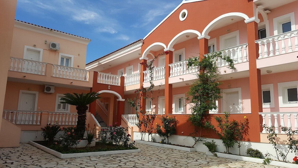 Eriva Hotel 6/37