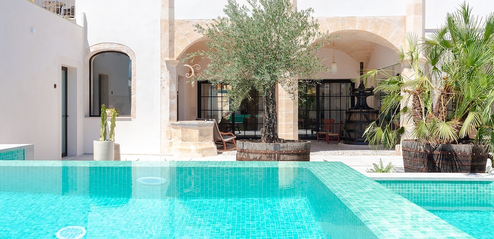 Ynaira Hotel and Spa 4/47