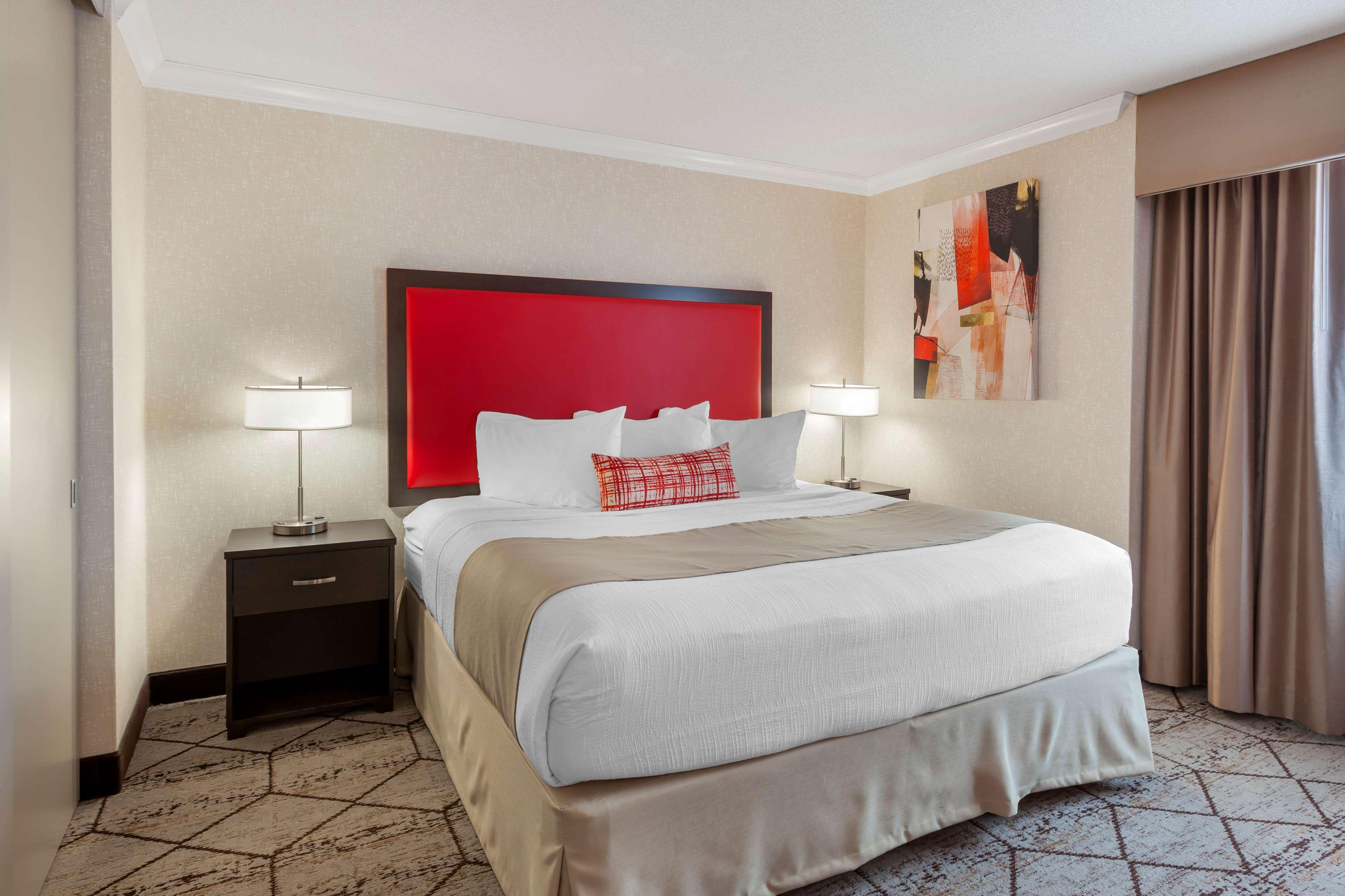 جناح بسرير كينج مع أريكة في طابق مرتفع، Best Western Plus Rose City Suites 3/10