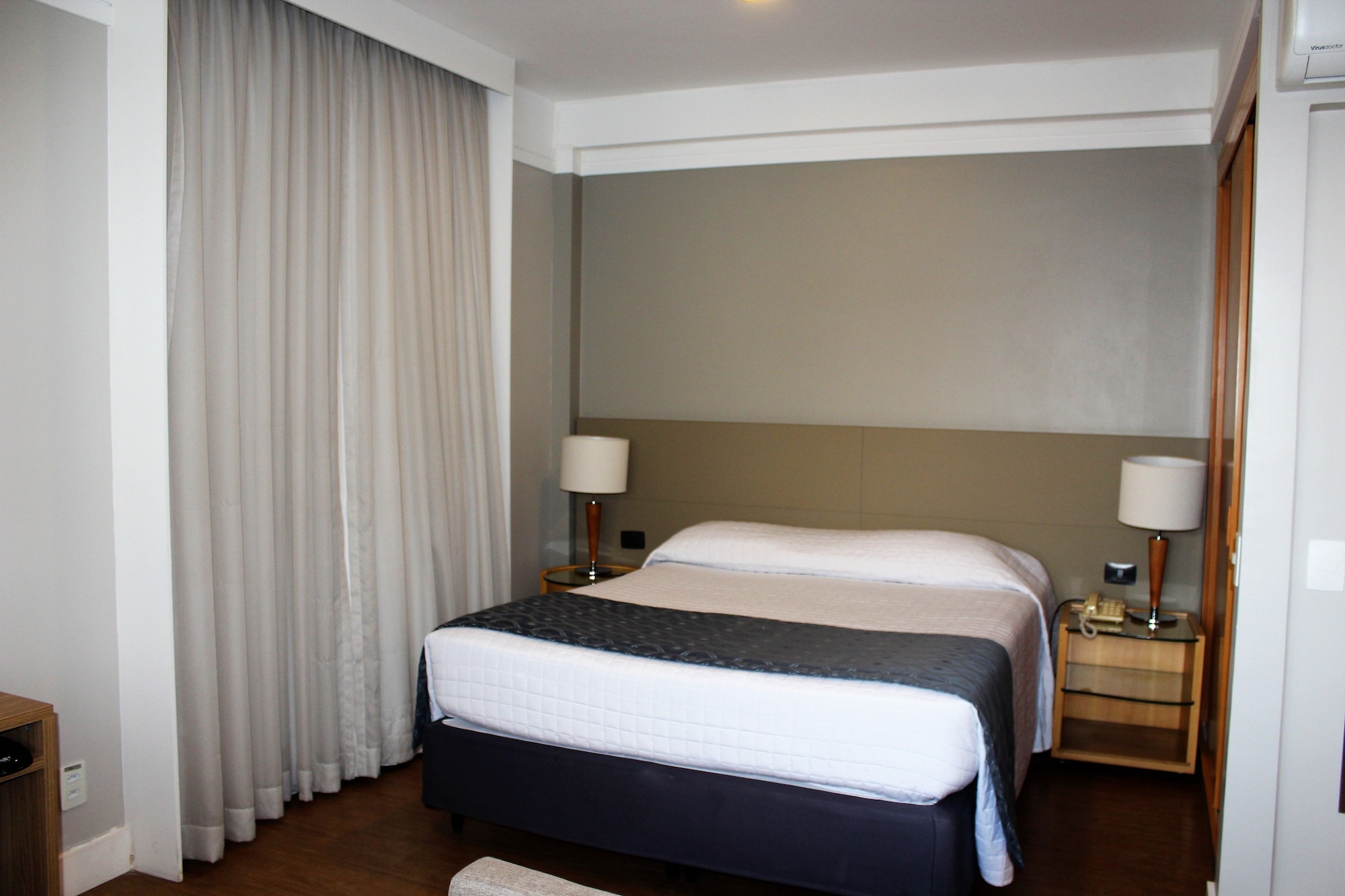 DELUXE, DOUBLE BED