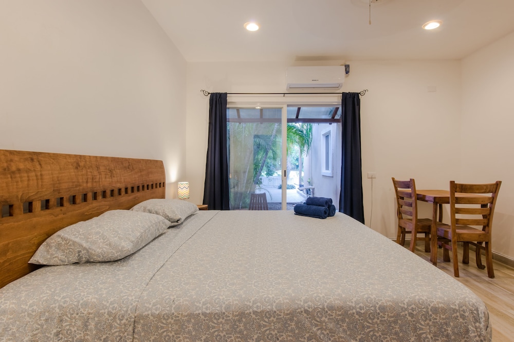 Studio, King Bed, City View, Kitchen