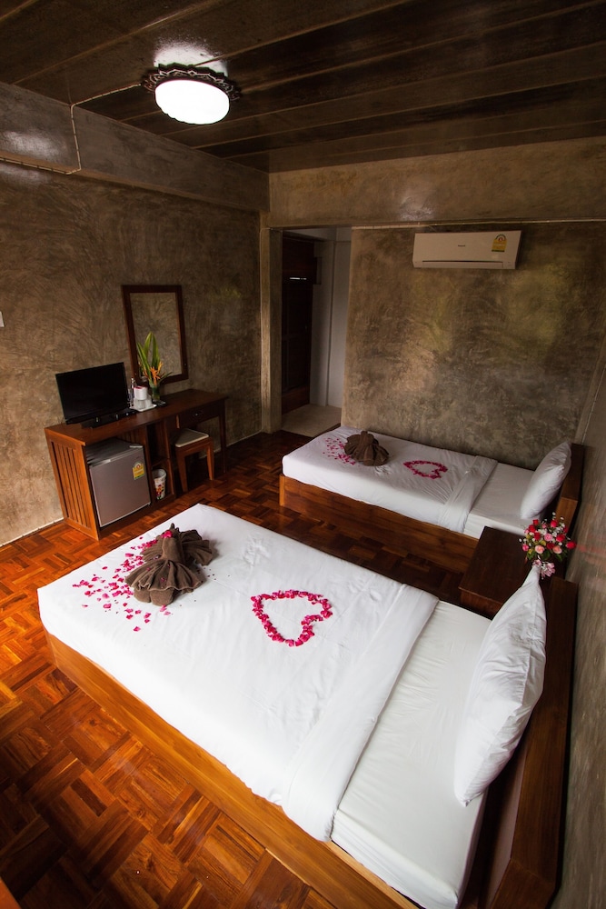 Huen Aumpron Resort 7/24