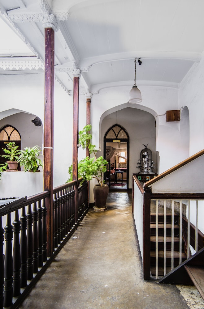 Zanzibar Coffee House 6/50