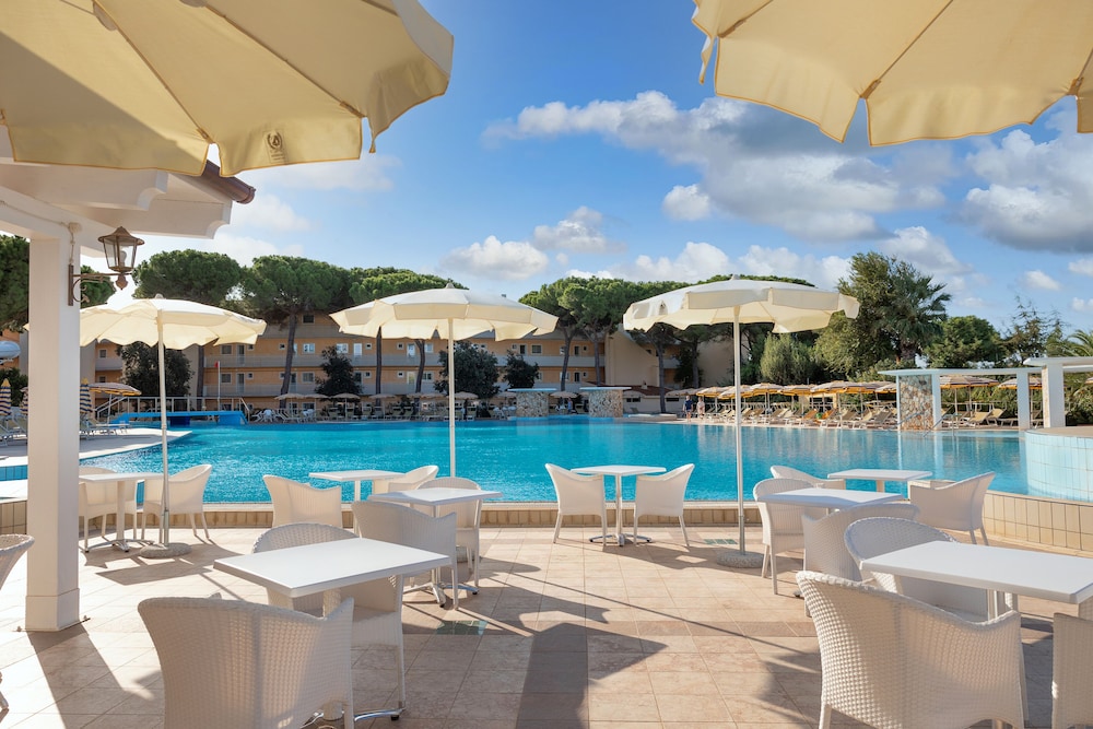 Tirreno Resort 40/44