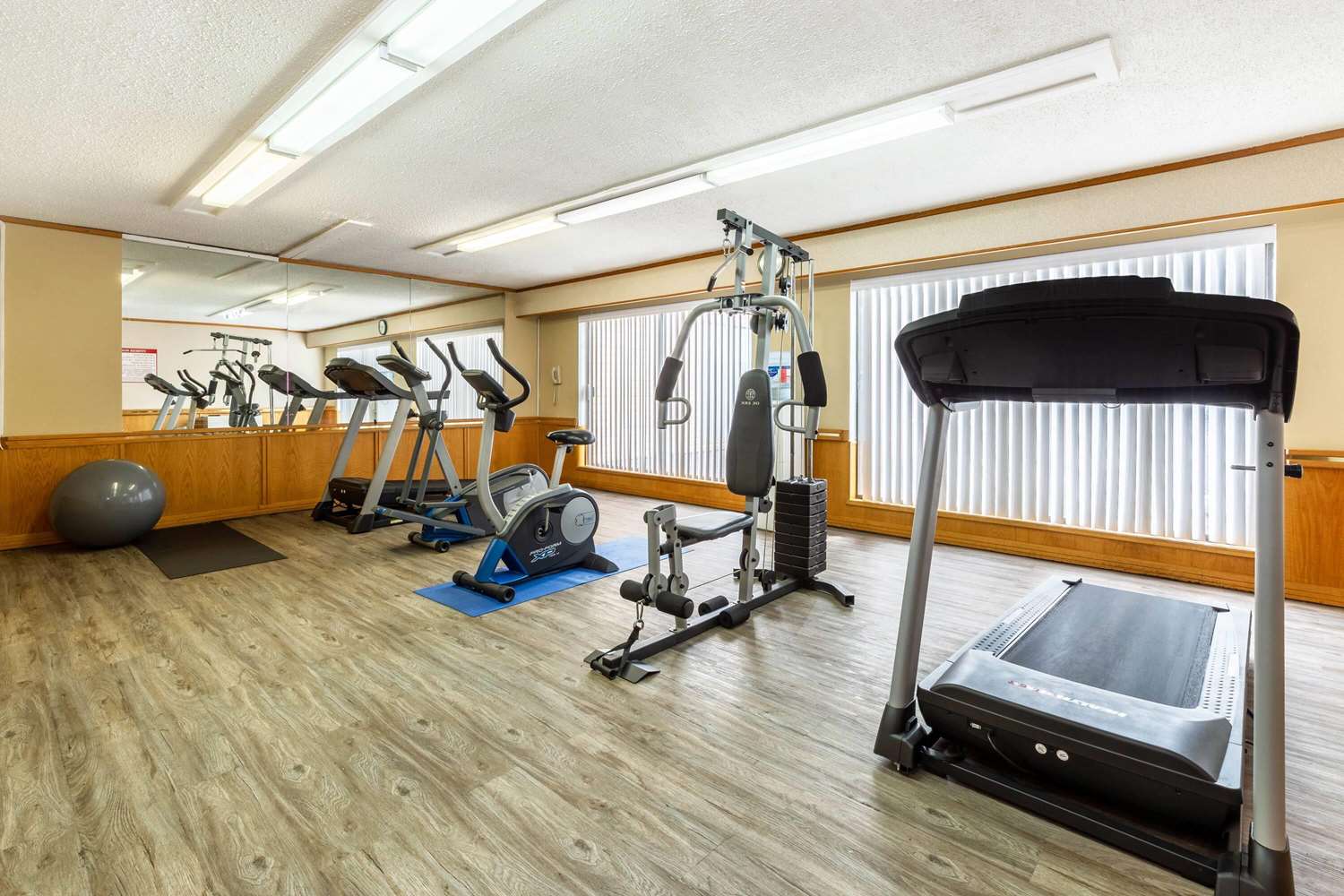 Ramada By Wyndham Coquitlam 30/56