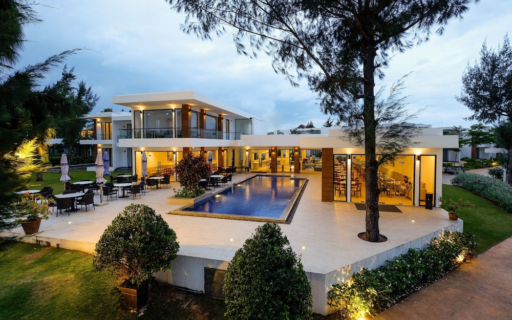 Saint Simeon Resort And Spa 6/70