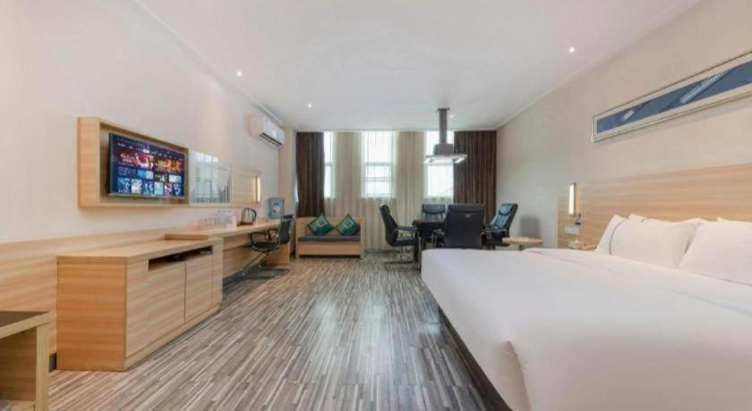 City Convenient Zhuzhou Sports Centre 20/40