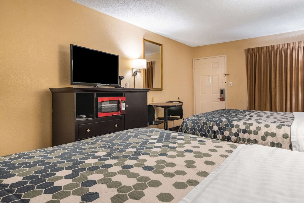 Econo Lodge Hillsboro I-35 9/35