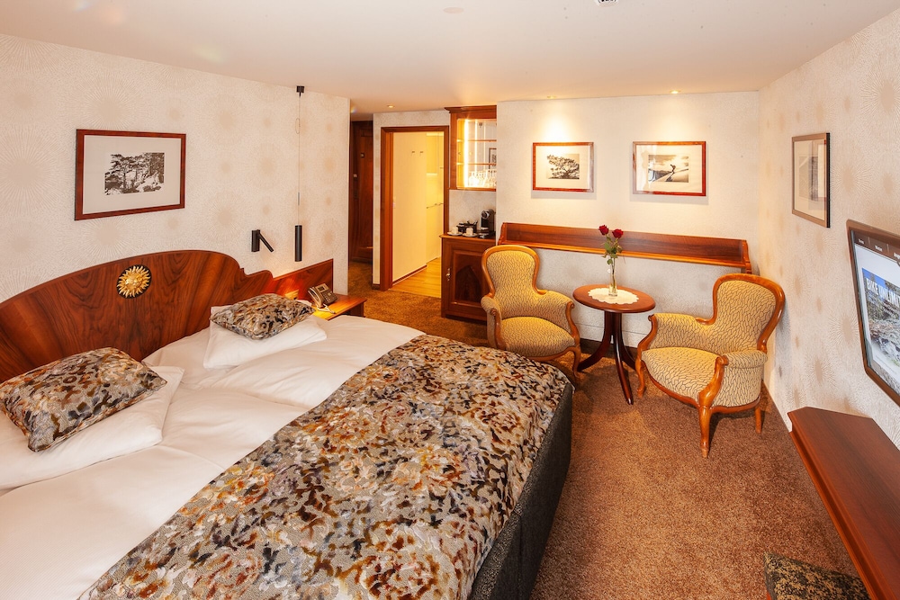 DELUXE, DOUBLE BED