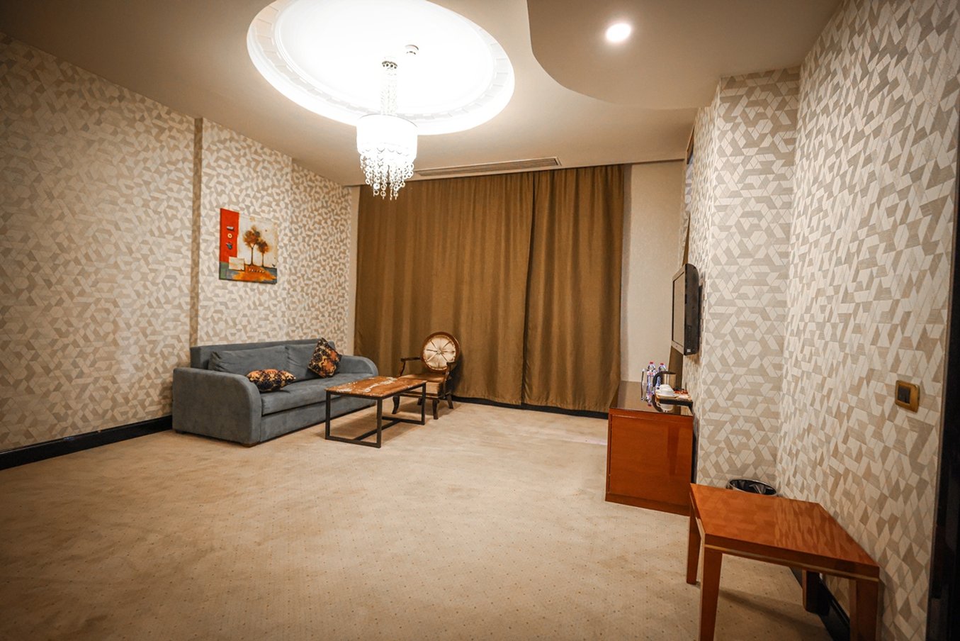 Sapphire Hotel 56/72