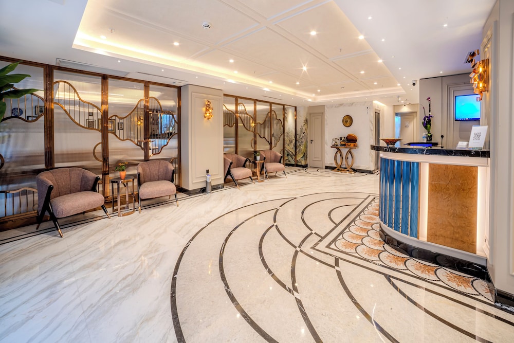 Grand Hilarium Hotel 8/68