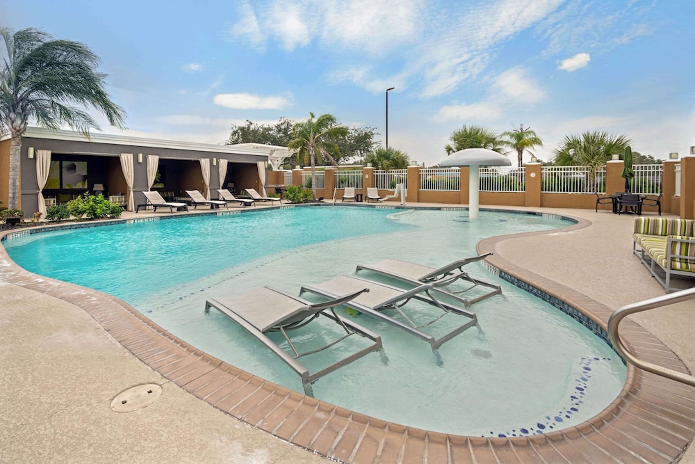 La Quinta Inn & Suites by Wyndham Rockport - Fulton 1/46