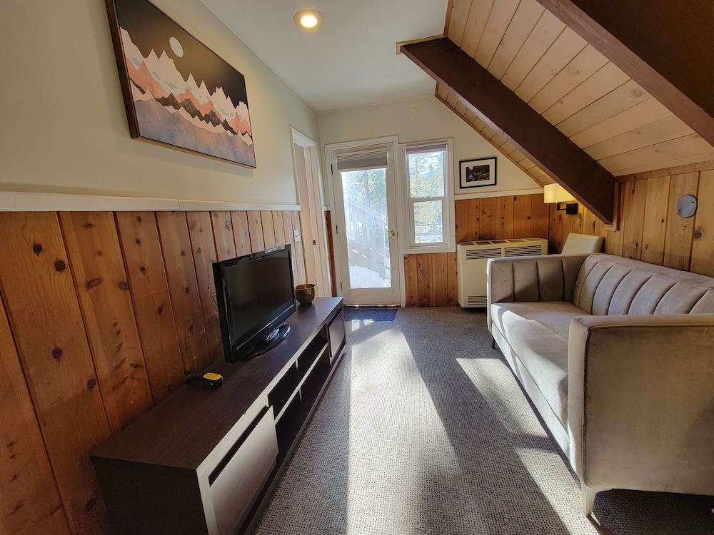 Cinnamon Bear Inn 26/80