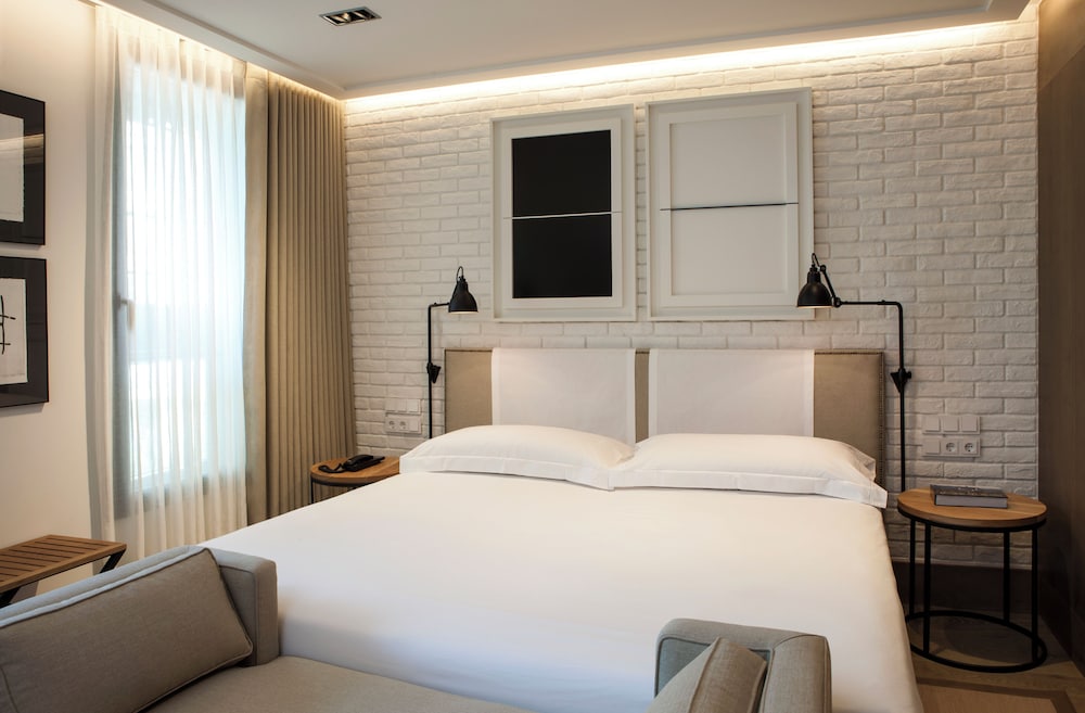 STANDARD, DOUBLE OR TWIN BED