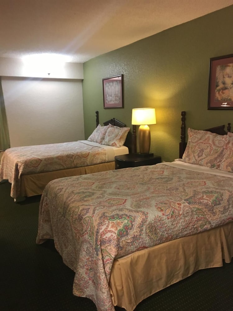 River Valley Inn and Suites 18/42