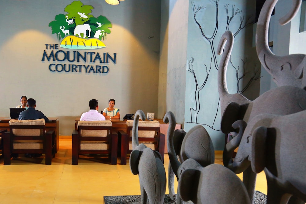 The Mountain Courtyard Thekady 10/29
