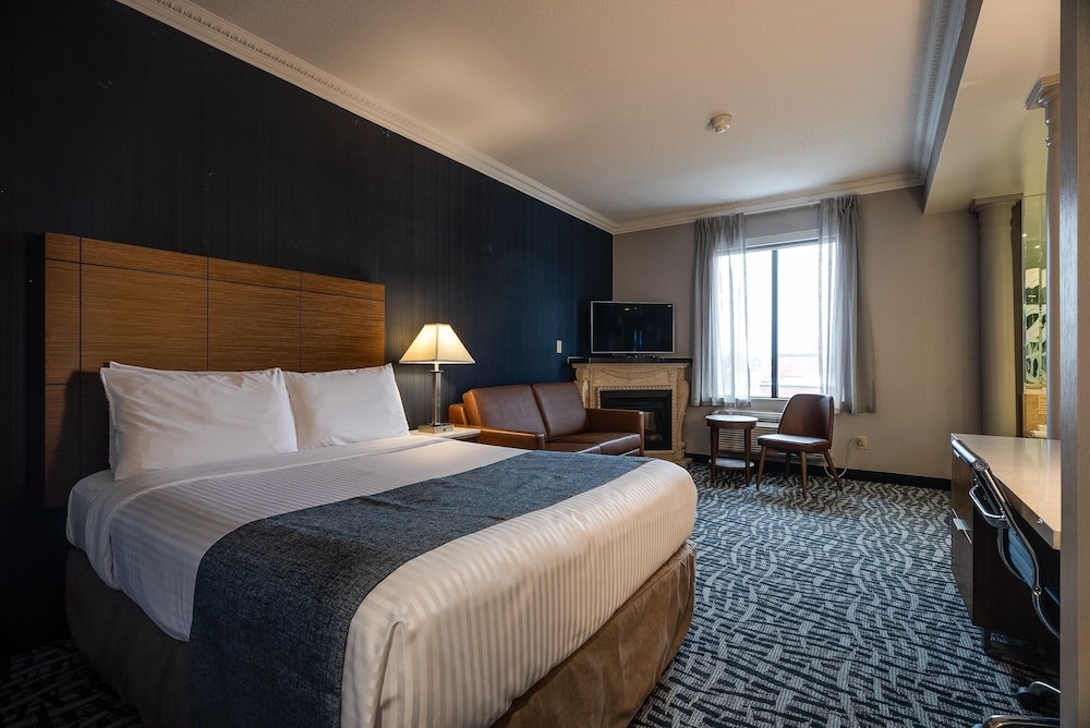 EXCLUSIVE, SUITE, QUEEN BED, JETTED TUB