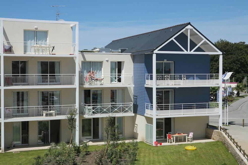Residence Vacanceole Le Domaine de Bertheaume in PLOUGONVELIN