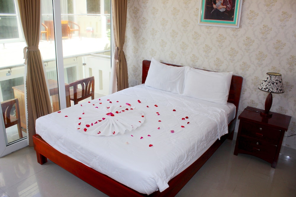 DELUXE, DOUBLE BED